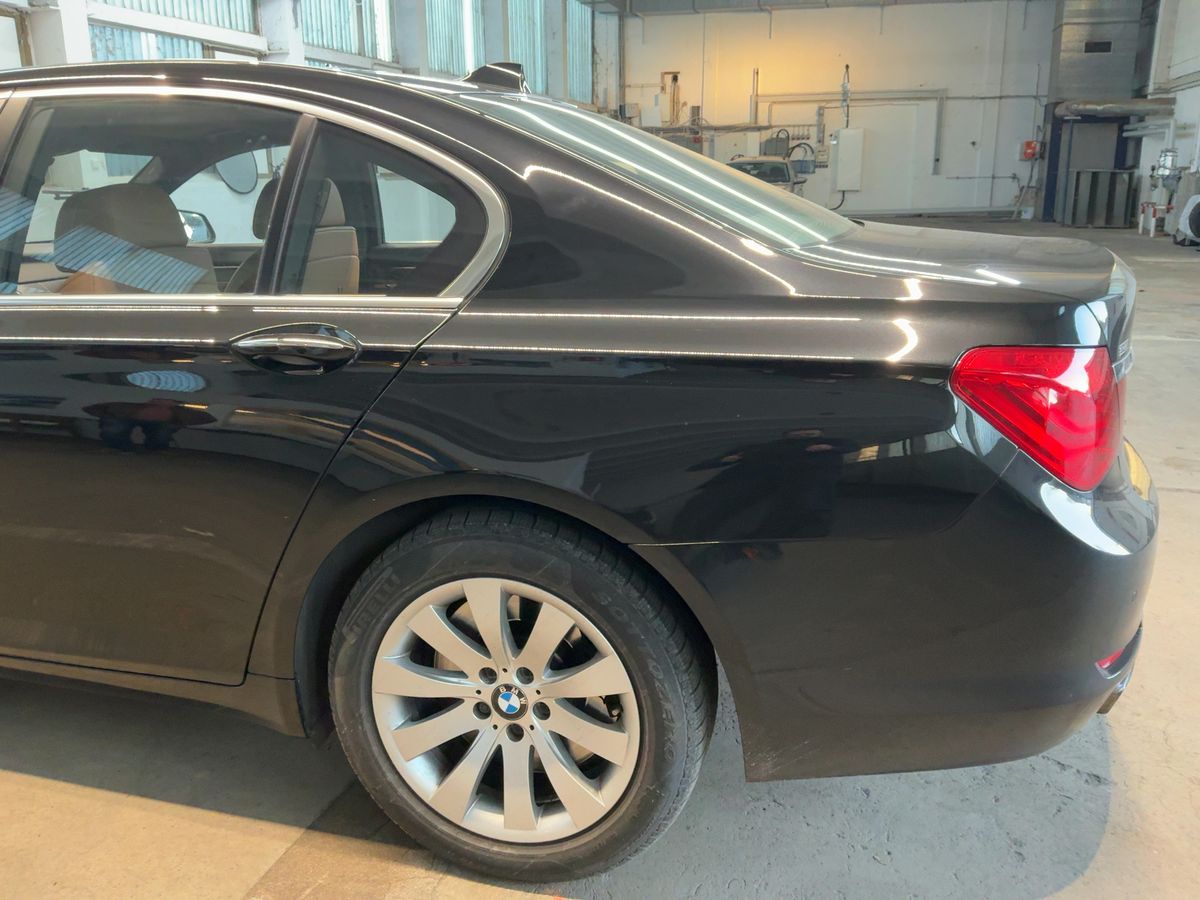 BMW 7er 2011 — photo 7