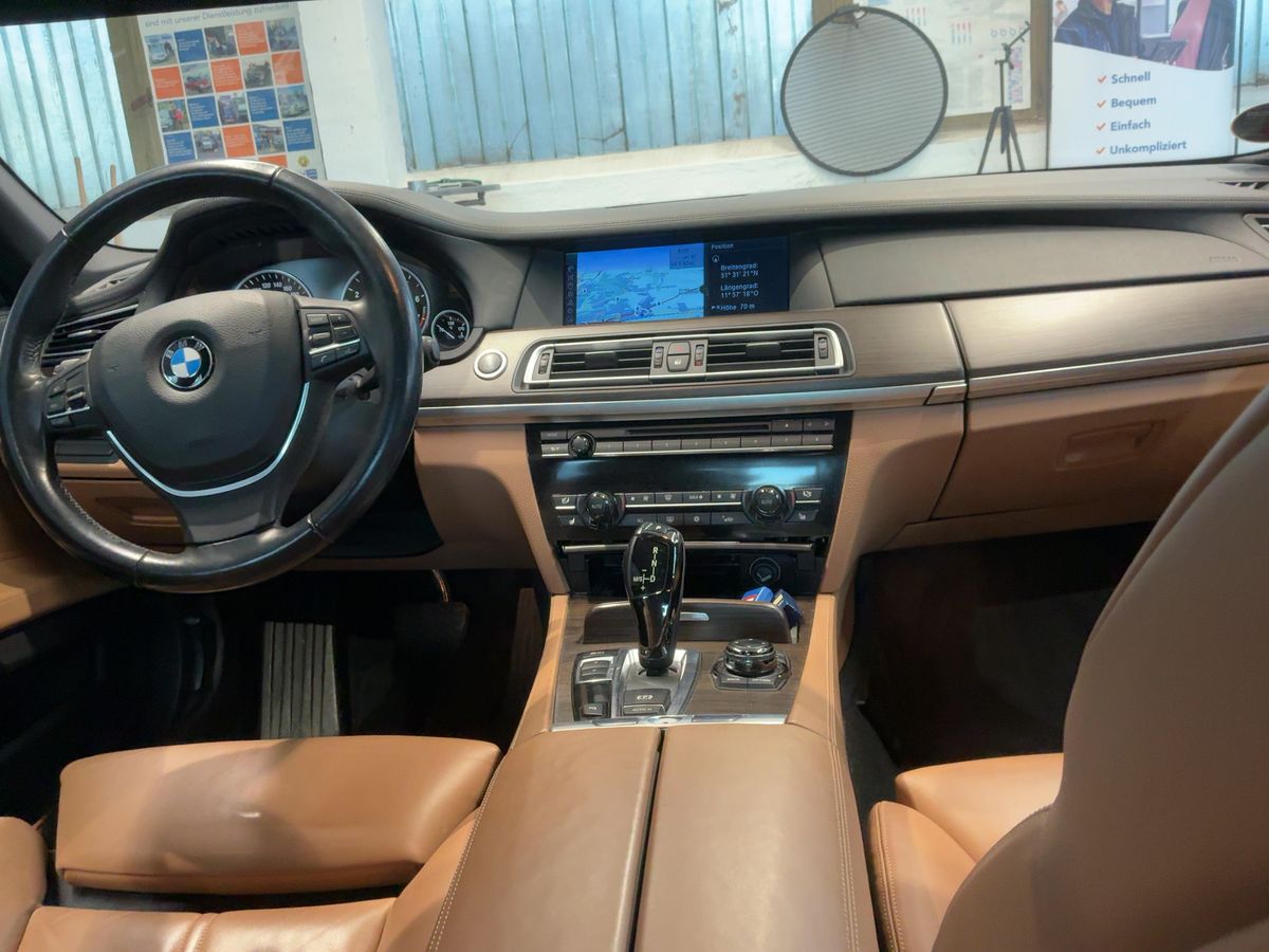 BMW 7er 2011 — photo 19