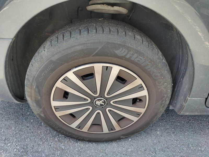Peugeot Partner 1.2 PureTech Active 2017 – снимка 30