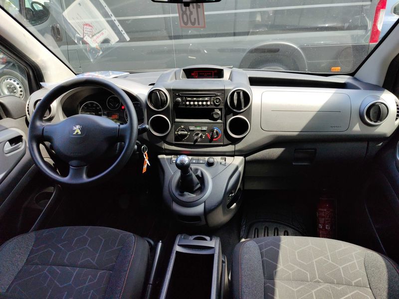 Peugeot Partner 1.2 PureTech Active 2017 – снимка 11