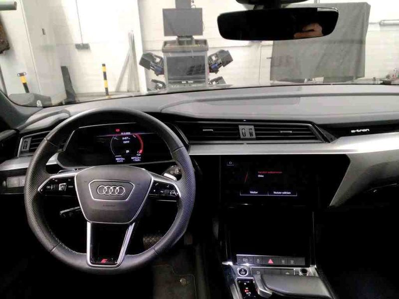 Audi e-tron 55 quattro — zdjęcie 10