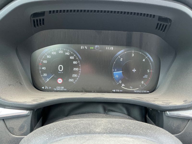 Volvo XC60 2.0 D4 Momentum AWD — zdjęcie 13