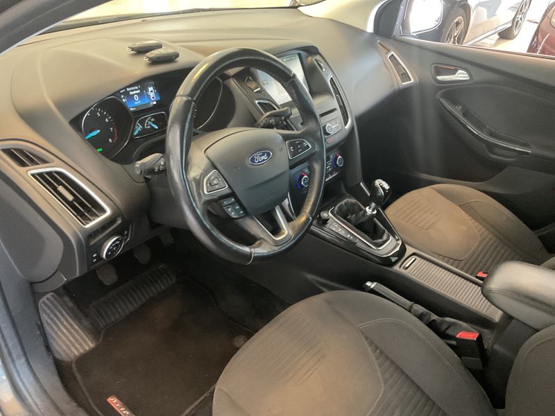 Ford Focus 1.0 EcoBoost Titanium — zdjęcie 3