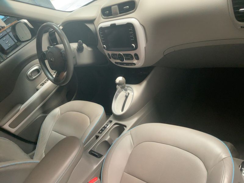 Kia Soul electric drive 81 kW EV — zdjęcie 12