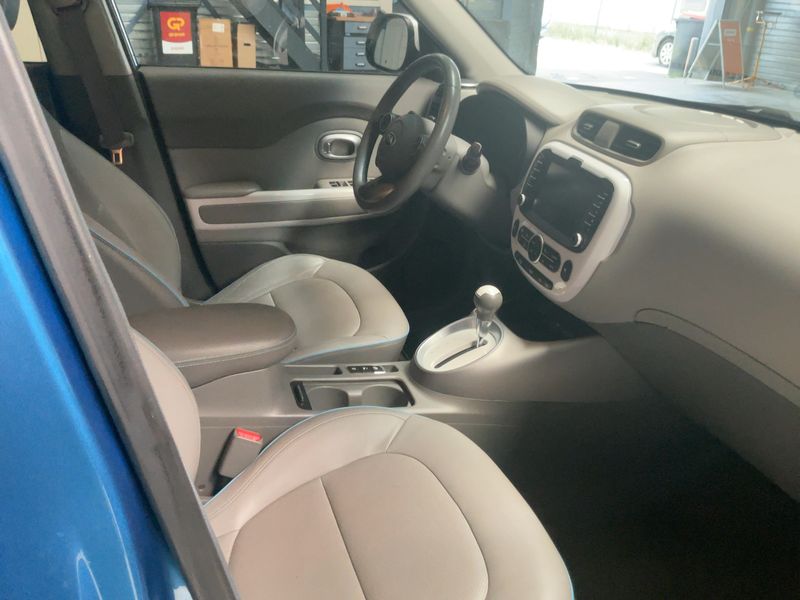 Kia Soul electric drive 81 kW EV — zdjęcie 11