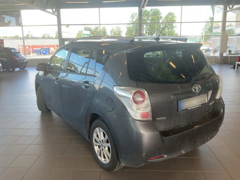 Toyota Verso 1.8 Advance — zdjęcie 3