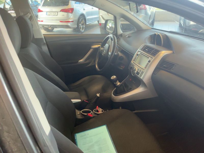 Toyota Verso 1.8 Advance — zdjęcie 11