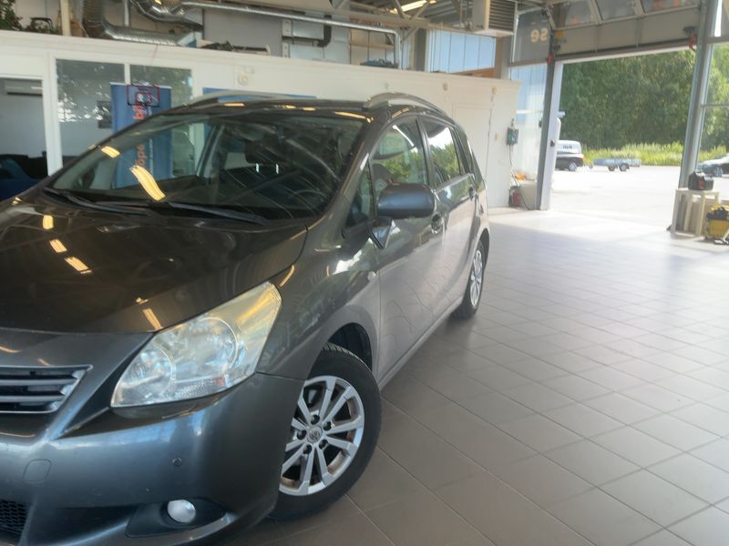 Toyota Verso 1.8 Advance — zdjęcie 2