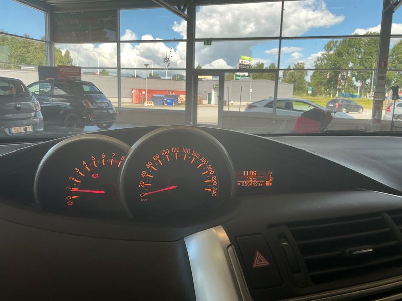 Toyota Verso 1.8 Advance — zdjęcie 13