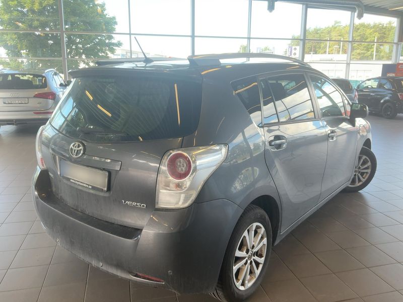 Toyota Verso 1.8 Advance — zdjęcie 6