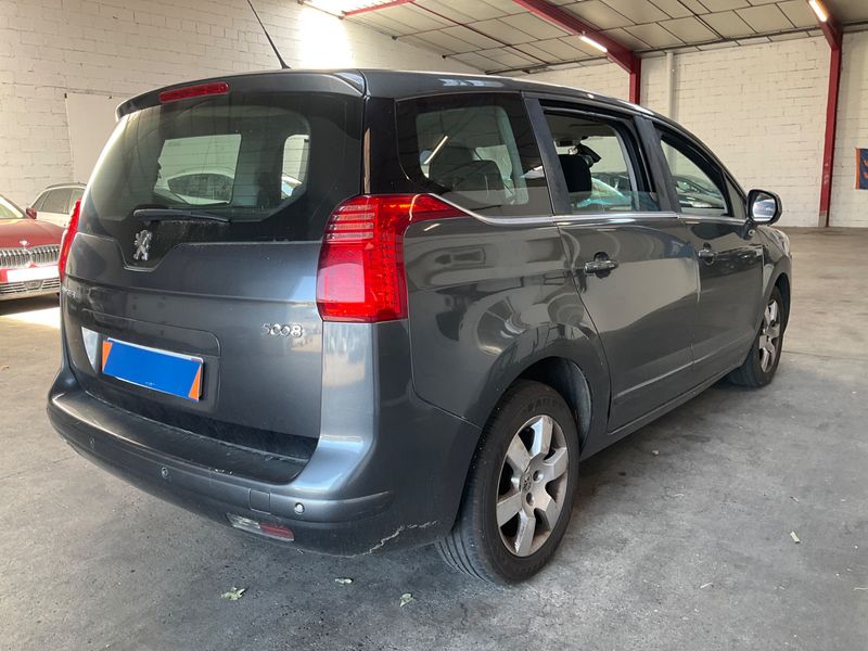 Peugeot 5008 1.6 HDi Active 2012 – снимка 2