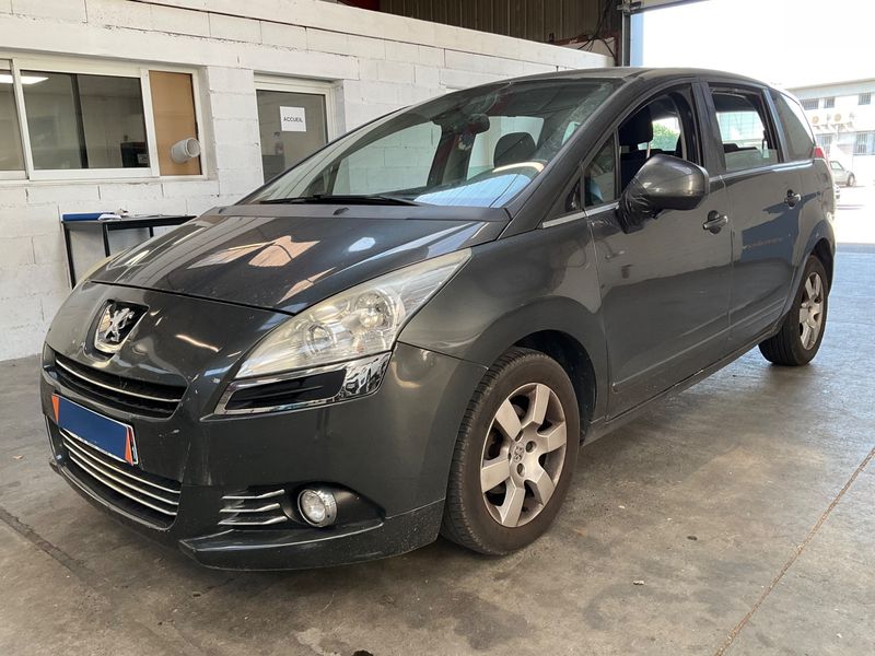 Peugeot 5008 1.6 HDi Active 2012 – снимка 1