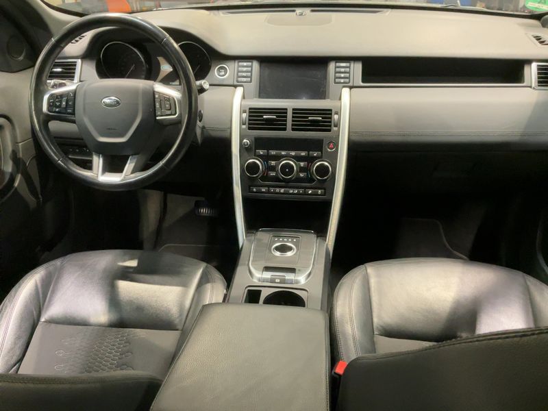 Land Rover Discovery Sport 2.0 Turbo SE AWD — zdjęcie 12