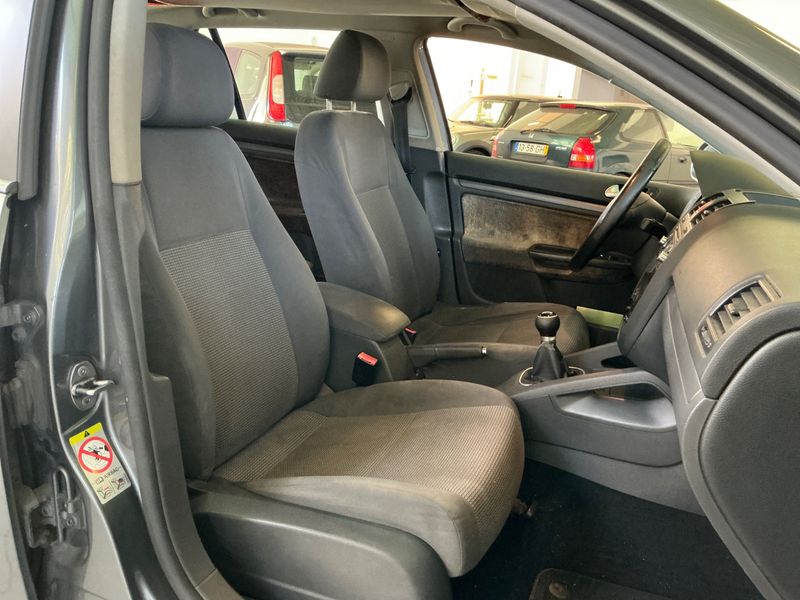 Volkswagen Golf V 1.9 TDI Edition — zdjęcie 3