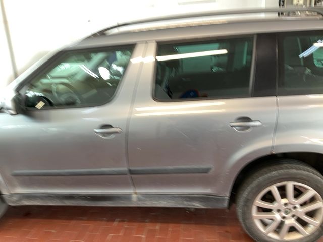 Skoda Yeti 1.8 TSI Ambition Plus Edition 4x4 2011 – снимка 4
