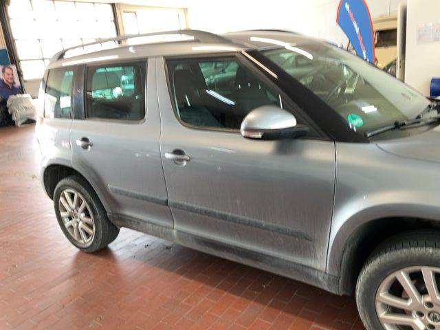 Skoda Yeti 1.8 TSI Ambition Plus Edition 4x4 2011 – снимка 10