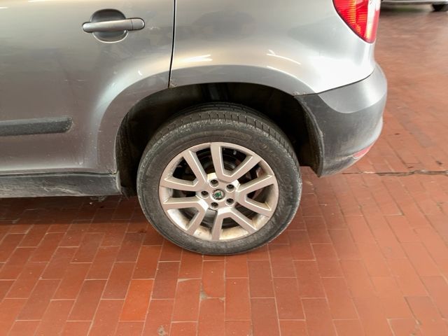 Skoda Yeti 1.8 TSI Ambition Plus Edition 4x4 2011 – снимка 5