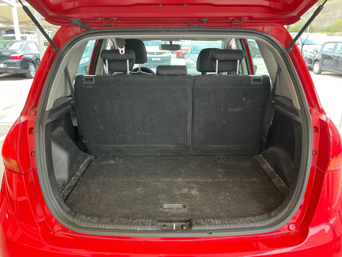 Kia Venga 2011 — photo 16
