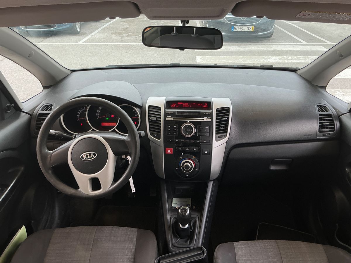 Kia Venga 2011 — photo 18
