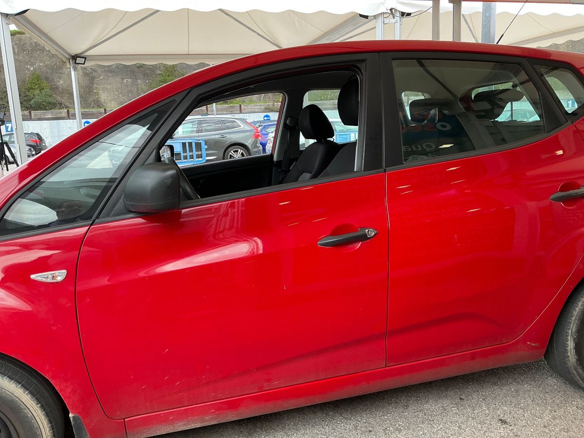 Kia Venga 2011 — photo 5