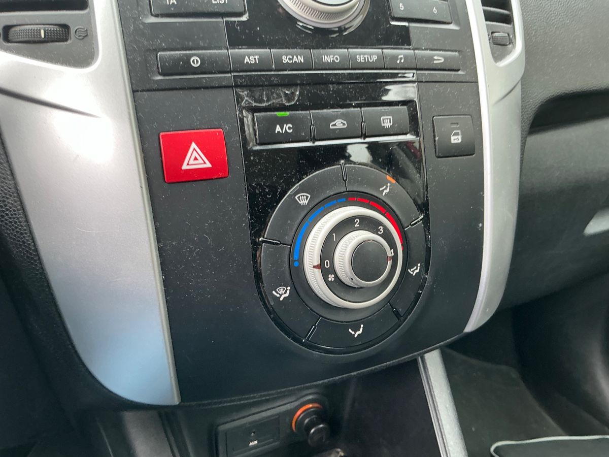 Kia Venga 2011 — photo 30