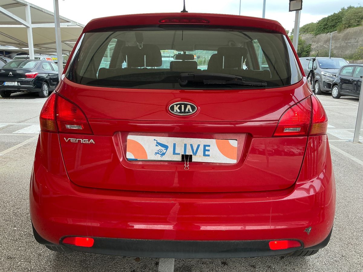 Kia Venga 2011 — photo 8
