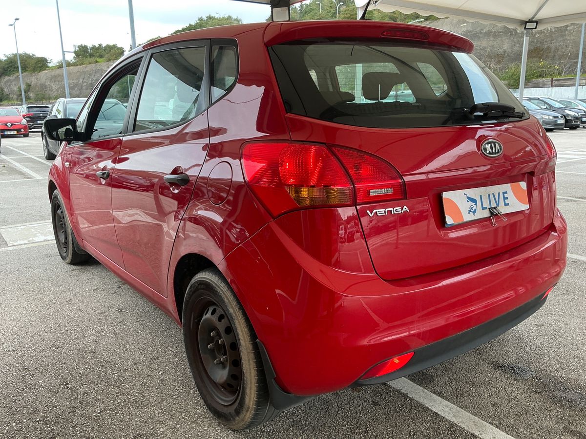 Kia Venga 2011 — photo 7