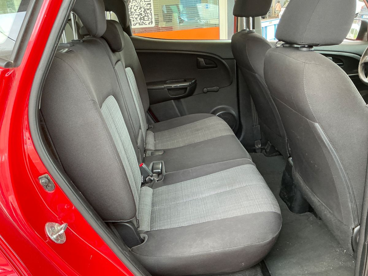 Kia Venga 2011 — photo 20
