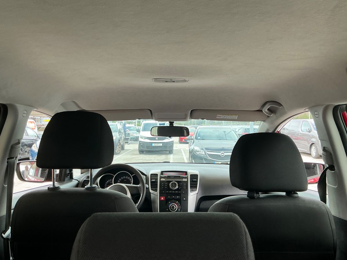Kia Venga 2011 — photo 27