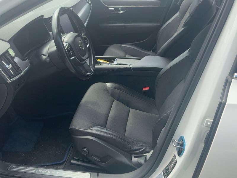 Volvo V90 2.0 T5 Momentum — zdjęcie 11