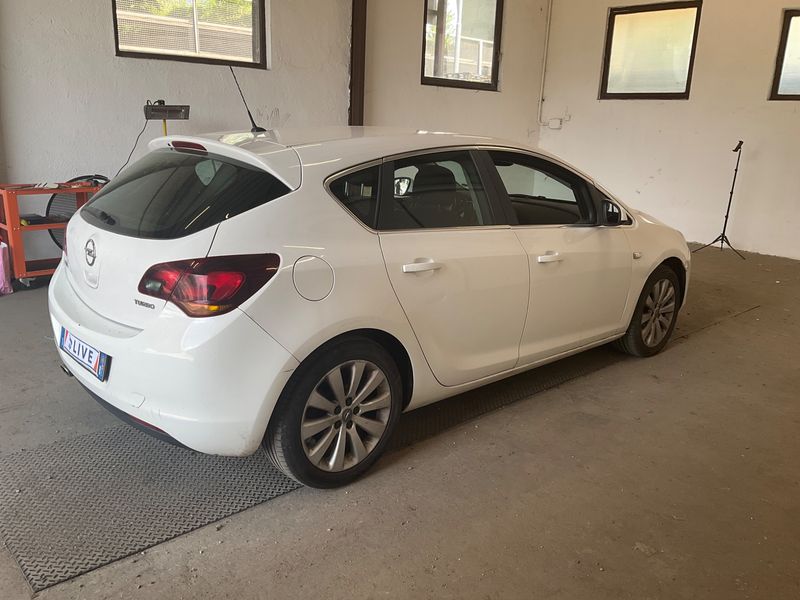 Opel Astra 1.4 Turbo Cosmo — zdjęcie 2
