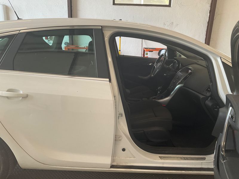 Opel Astra 1.4 Turbo Cosmo — zdjęcie 3