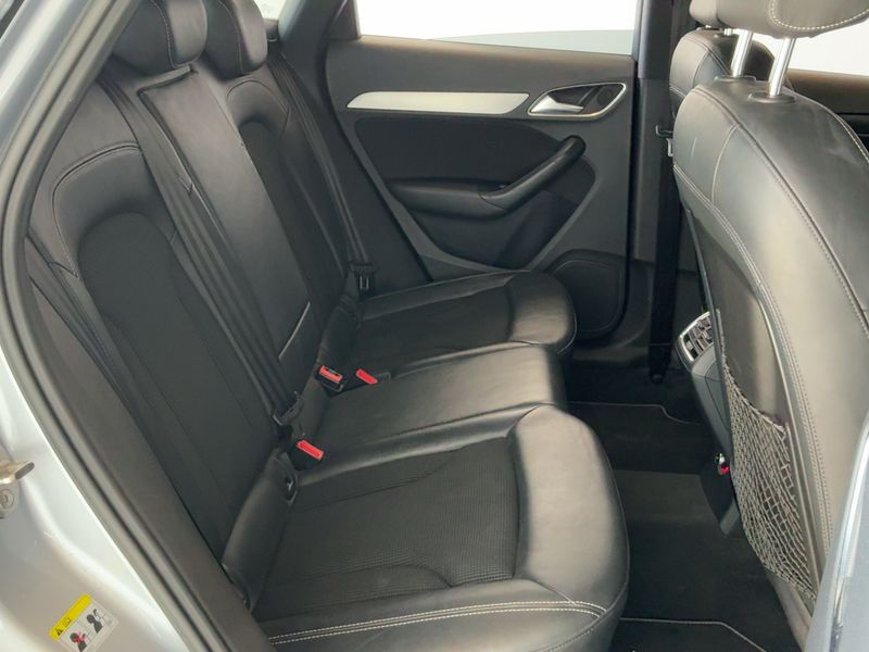 Audi Q3 2.0 TDI S line — zdjęcie 14