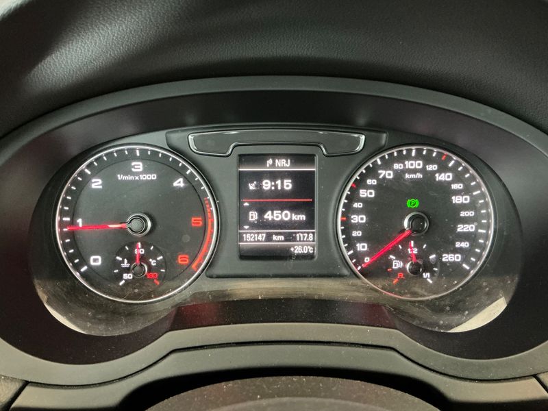 Audi Q3 2.0 TDI S line — zdjęcie 13