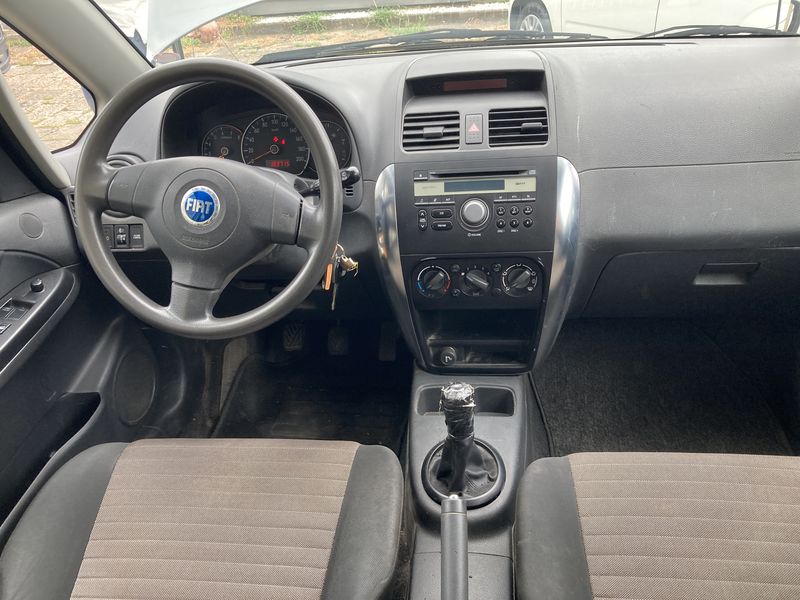 Fiat Sedici 1.6 Dynamic 4x4 — zdjęcie 11