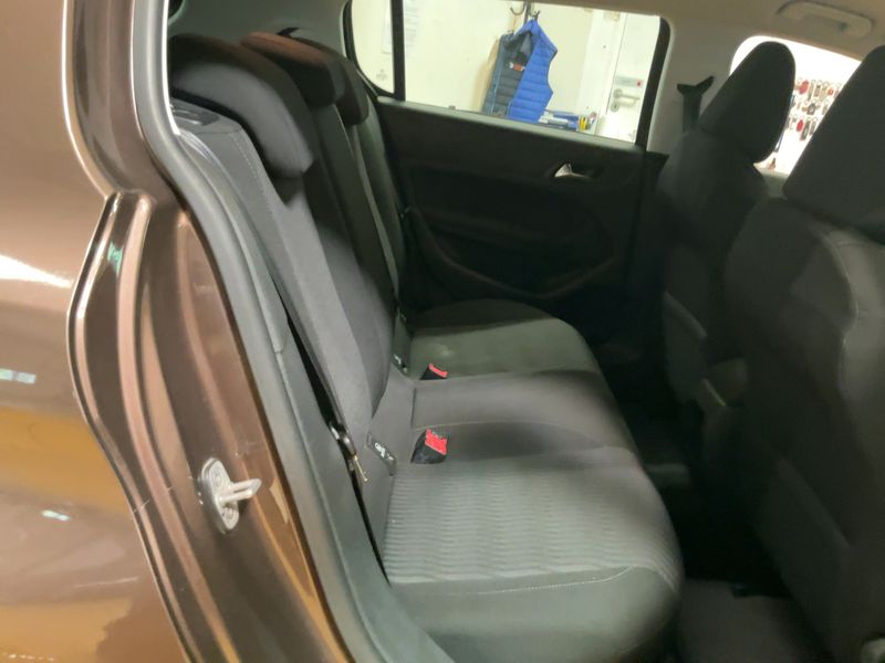 Peugeot 308 1.6 Blue-HDi Active — zdjęcie 14