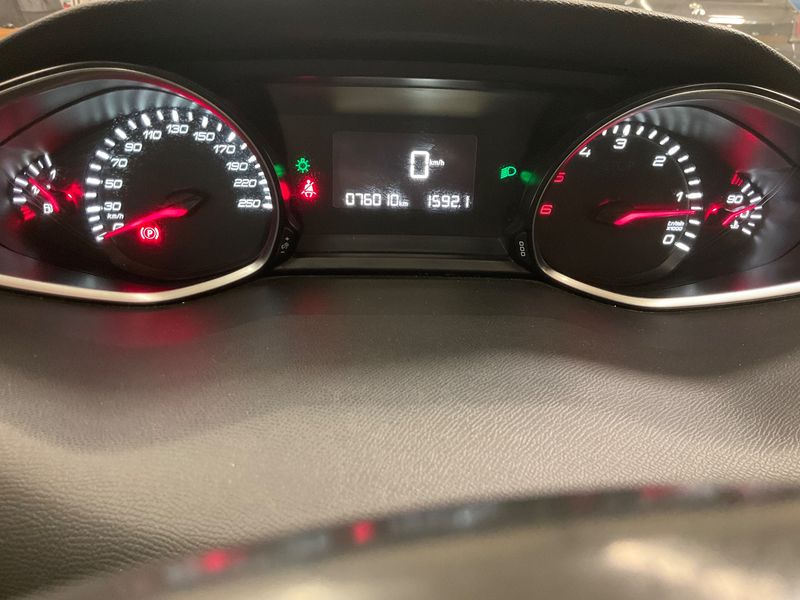 Peugeot 308 1.6 Blue-HDi Active — zdjęcie 13