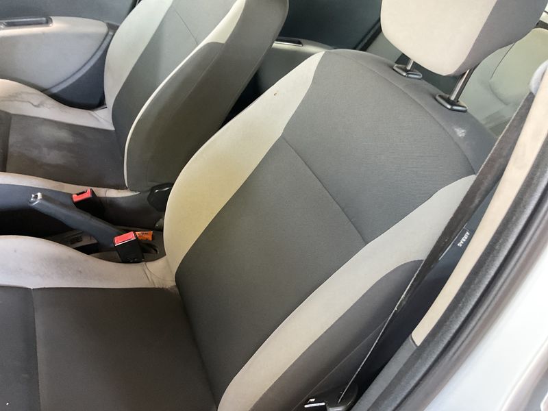Renault Clio 1.2 Authentique 2011 – снимка 27