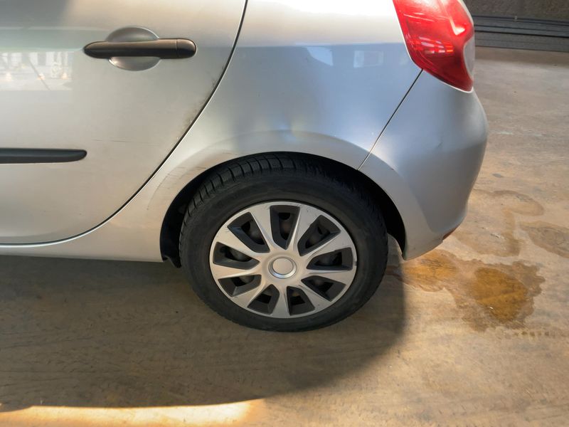 Renault Clio 1.2 Authentique 2011 – снимка 5