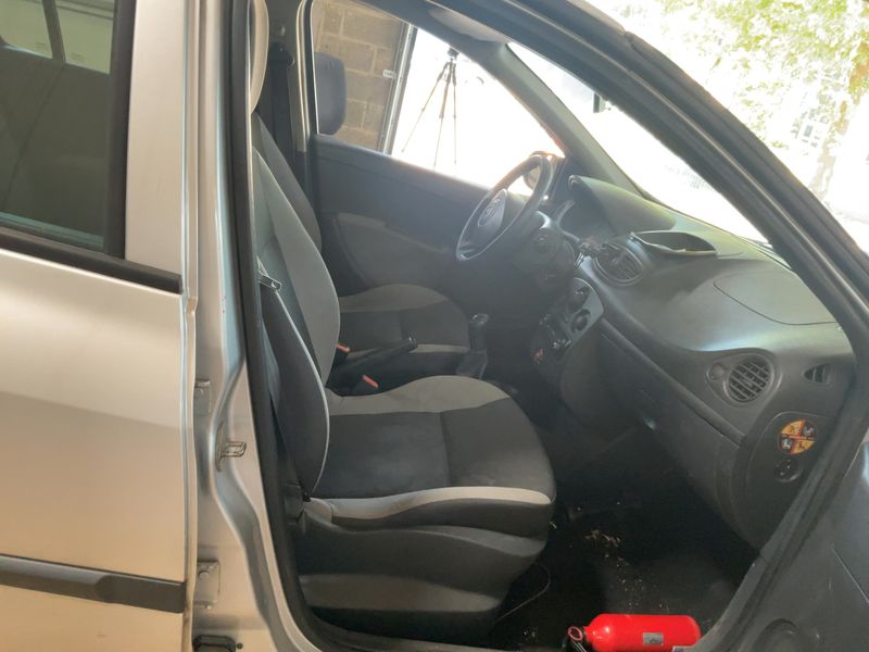 Renault Clio 1.2 Authentique 2011 – снимка 16
