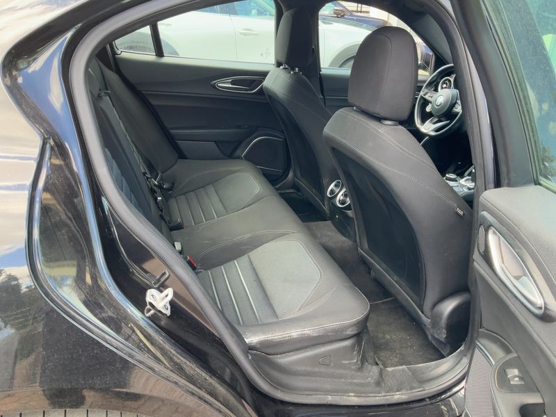 Alfa Romeo Giulia 2.2 JTDM Business Super — zdjęcie 14