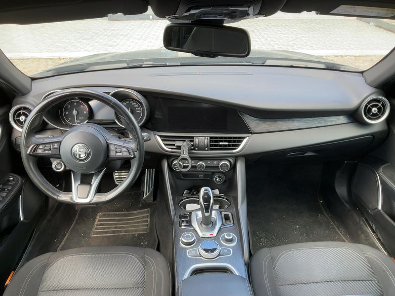 Alfa Romeo Giulia 2.2 JTDM Business Super — zdjęcie 12
