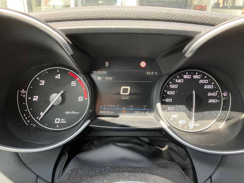 Alfa Romeo Giulia 2.2 JTDM Business Super — zdjęcie 13
