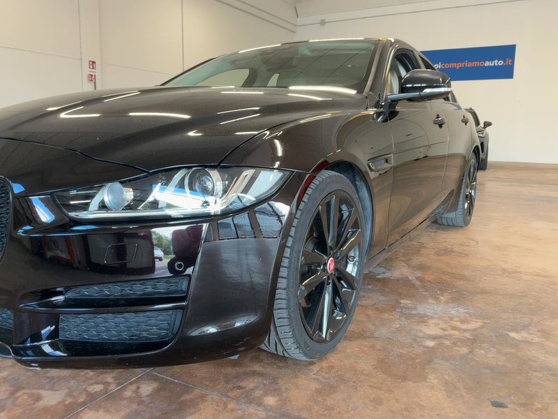 Jaguar XE 20d Portfolio — zdjęcie 2