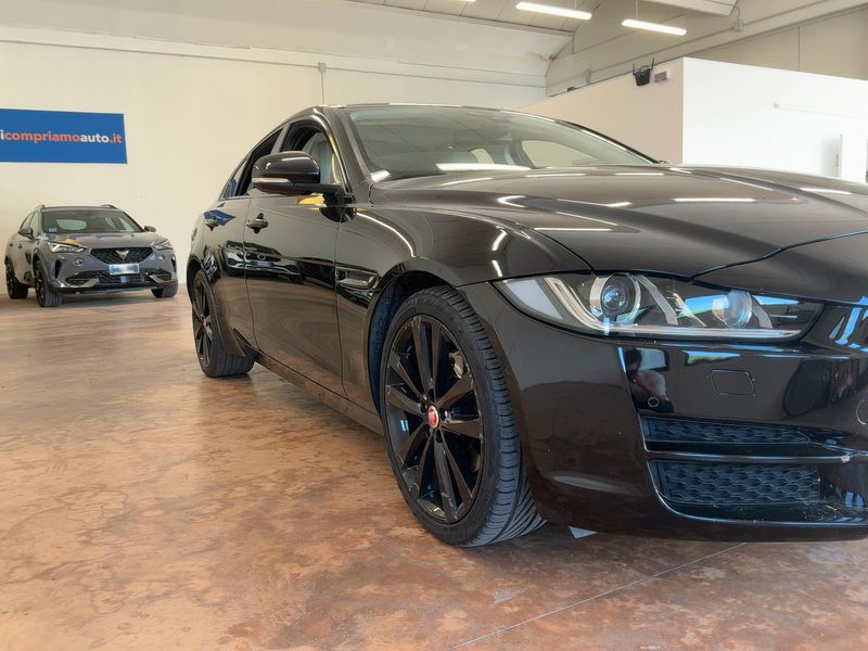 Jaguar XE 20d Portfolio — zdjęcie 8