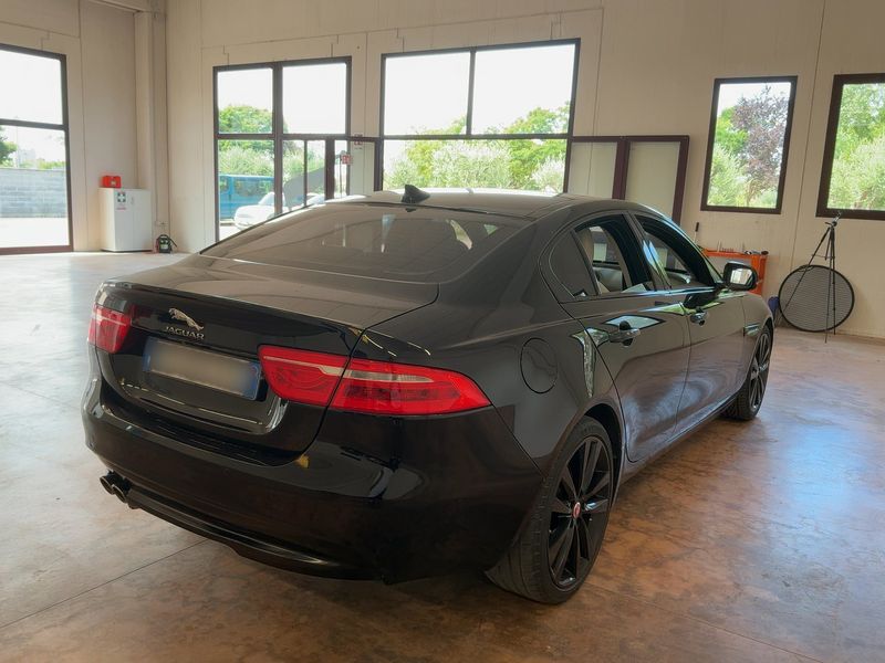 Jaguar XE 20d Portfolio — zdjęcie 6
