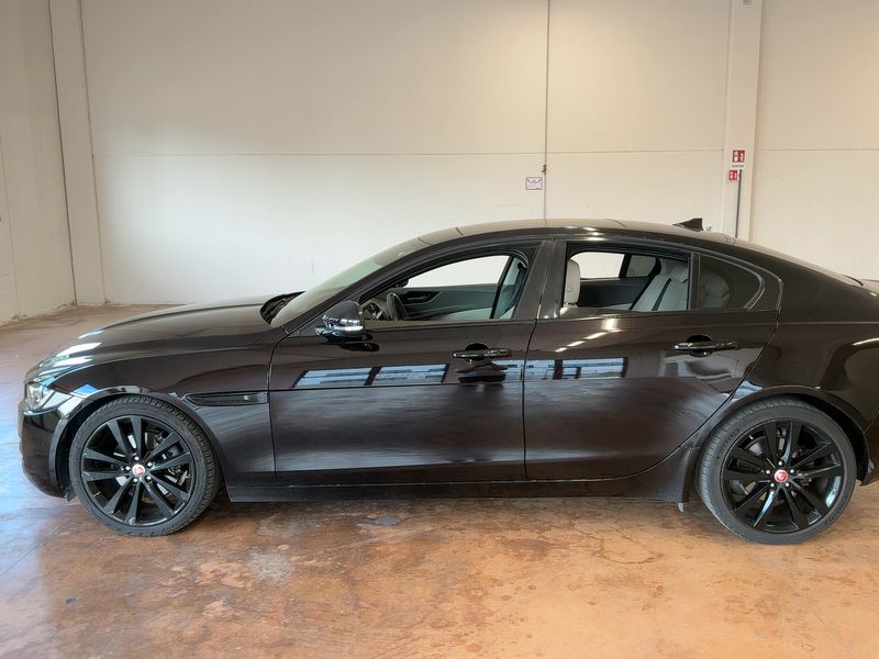 Jaguar XE 20d Portfolio — zdjęcie 4
