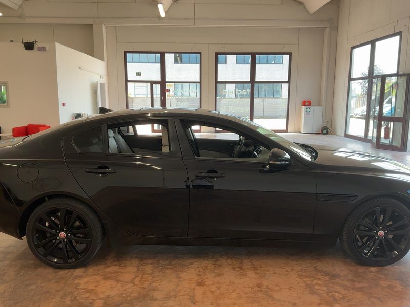 Jaguar XE 20d Portfolio — zdjęcie 7