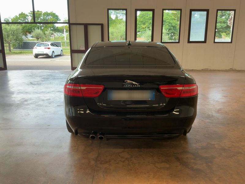 Jaguar XE 20d Portfolio — zdjęcie 5