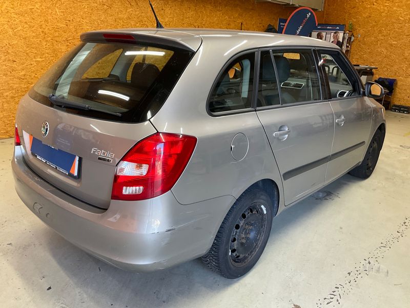 Skoda Fabia 1.4 Ambiente — zdjęcie 2